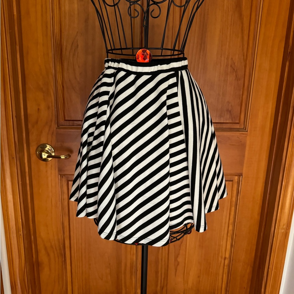 Love Culture Skirt, Size Small, Black & Cream